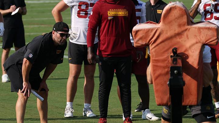 Jul 29, 2026; Ashburn, VA, USA; Washington Commanders tight ends coach Wes Welker (L) looks on during a blocking drill on day one of training camp at BigBear.ai Performance Center at Commanders Park. Mandatory Credit: Geoff Burke-Imagn Images Jul 29, 2026; Ashburn, VA, USA; Washington Commanders tight ends coach Wes Welker (L) looks on during a blocking drill on day one of training camp at BigBear.ai Performance Center at Commanders Park. Mandatory Credit: Geoff Burke-Imagn Images