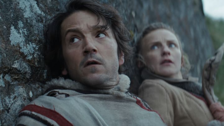 (L-R): Cassian Andor (Diego Luna) and Vel Sartha (Faye Marsay) in Lucasfilm's ANDOR, exclusively on Disney+. ©2022 Lucasfilm Ltd. & TM. All Rights Reserved.