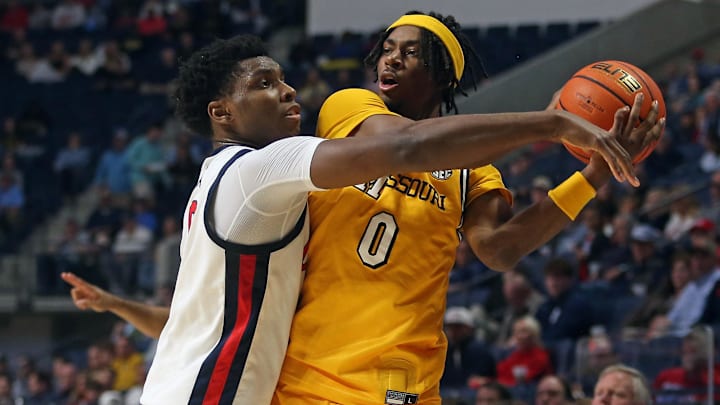 Jan 10, 2026; Oxford, Mississippi, USA; Missouri Tigers guard Anthony Robinson II (0) handles the ball as Mississippi Rebels forward Malik Dia (0) defends during the first half at The Sandy and John Black Pavilion at Ole Miss. Mandatory Credit: Petre Thomas-Imagn Images Jan 10, 2026; Oxford, Mississippi, USA; Missouri Tigers guard Anthony Robinson II (0) handles the ball as Mississippi Rebels forward Malik Dia (0) defends during the first half at The Sandy and John Black Pavilion at Ole Miss. Mandatory Credit: Petre Thomas-Imagn Images