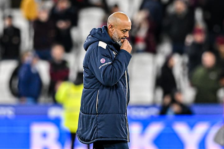 Nuno Espírito Santo in contemplation. Nuno Espírito Santo in contemplation.