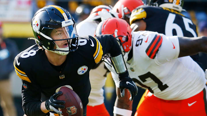 Cleveland Browns v Pittsburgh Steelers