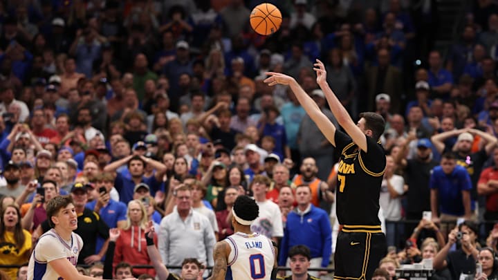 Mar 22, 2026; Tampa, FL, USA; Iowa Hawkeyes forward Alvaro Folgueiras (7) makes a go-ahead three-point basket against the Florida Gators in the second half during a second round game of the men's 2026 NCAA Tournament at Benchmark International Arena. Mandatory Credit: Matt Pendleton-Imagn Images Mar 22, 2026; Tampa, FL, USA; Iowa Hawkeyes forward Alvaro Folgueiras (7) makes a go-ahead three-point basket against the Florida Gators in the second half during a second round game of the men's 2026 NCAA Tournament at Benchmark International Arena. Mandatory Credit: Matt Pendleton-Imagn Images