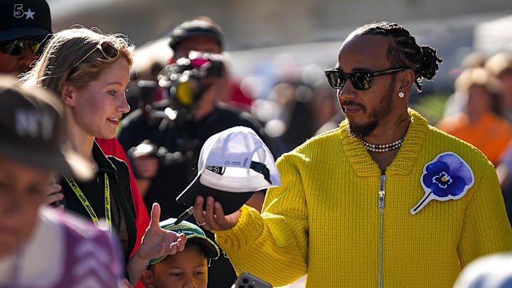 Oct 20, 2024; Austin, Texas, USA; Mercedes-AMG Petronas driver Lewis Hamilton returns a signed hat to F1 fan Lyla Windsor in the paddock at the Formula 1 Pirelli United States Grand Prix at Circuit of the Americas. Mandatory Credit: Aaron E. Martinez-Imagn Images Oct 20, 2024; Austin, Texas, USA; Mercedes-AMG Petronas driver Lewis Hamilton returns a signed hat to F1 fan Lyla Windsor in the paddock at the Formula 1 Pirelli United States Grand Prix at Circuit of the Americas. Mandatory Credit: Aaron E. Martinez-Imagn Images