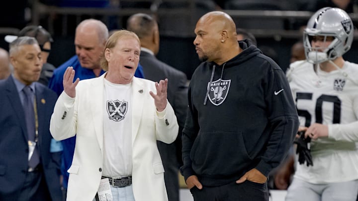 Dec 29, 2024; New Orleans, Louisiana, USA; Las Vegas Raiders owner Mark Davis talks with Las Vegas Raiders head coach Antonio Pierce before a game against the New Orleans Saints at Caesars Superdome. Mandatory Credit: Matthew Hinton-Imagn Images Dec 29, 2024; New Orleans, Louisiana, USA; Las Vegas Raiders owner Mark Davis talks with Las Vegas Raiders head coach Antonio Pierce before a game against the New Orleans Saints at Caesars Superdome. Mandatory Credit: Matthew Hinton-Imagn Images