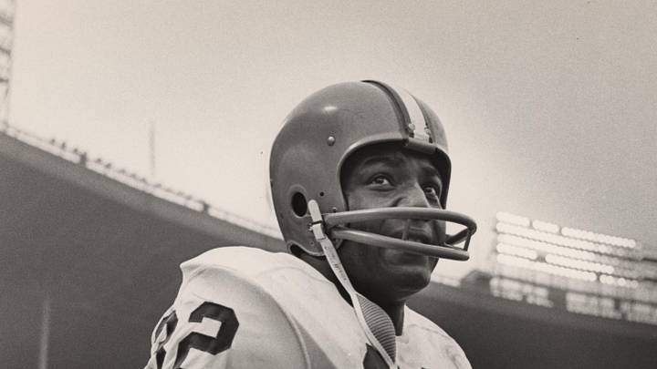1964; Cleveland, OH, USA; FILE PHOTO: Cleveland Browns running back (32) JIM BROWN before a game at Cleveland Stadium 1964; Cleveland, OH, USA; FILE PHOTO: Cleveland Browns running back (32) JIM BROWN before a game at Cleveland Stadium