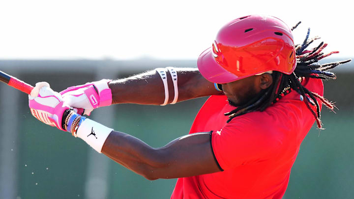Cincinnati Reds shortstop Elly De La Cruz takes a swing during live batting practice.
