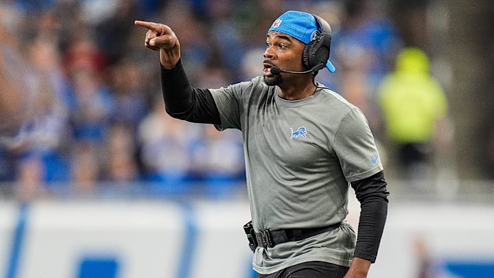 Detroit Lions wide receivers coach Antwaan Randle El talks to players at a timeout against Tampa Bay Buccaneers during the second half at Ford Field in Detroit on Sunday, September 15, 2024.