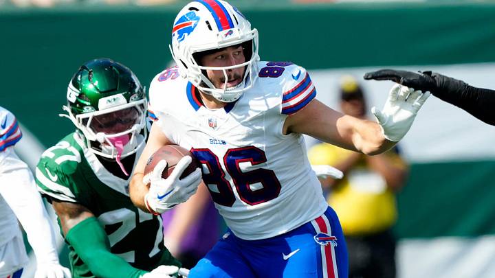 Buffalo Bills tight end Dalton Kincaid (86) tries to prevent New York Jets linebacker Jamien Sherwood (44) from tackling him. Buffalo Bills tight end Dalton Kincaid (86) tries to prevent New York Jets linebacker Jamien Sherwood (44) from tackling him.