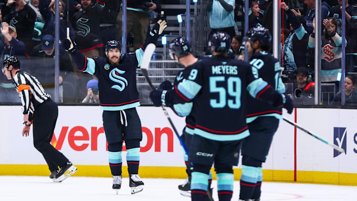 Chandler Stephenson brings an eight-game point streak into Monday night's game in Anaheim.