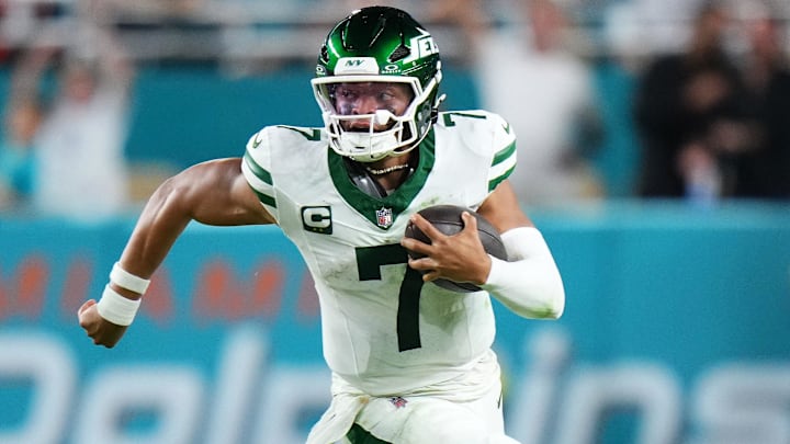 Sep 29, 2025; Miami Gardens, Florida, USA; New York Jets quarterback Justin Fields (7) rushes the ball against the Miami Dolphins during the second half at Hard Rock Stadium. Mandatory Credit: Rich Storry-Imagn Images