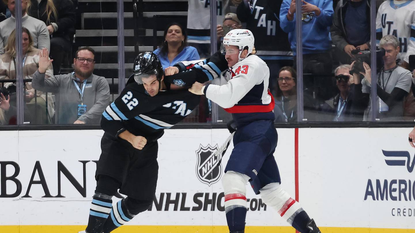 Ovechkin Hits 1,591 Points, Chases Gretzky's Record