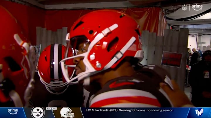 QB Jameis Winston speaks to Cleveland Browns teammates in pregame huddle against the Pittsburgh Steelers.