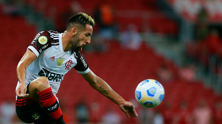 Convocado pelo Chile, Isla vai desfalcar o Flamengo nos próximos jogos do Campeonato Brasileiro