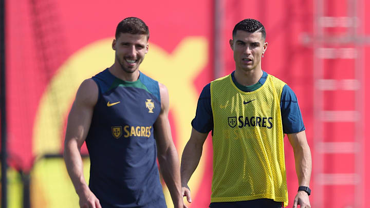 Ruben Días y Cristiano Ronaldo en los entrenamientos pre competición