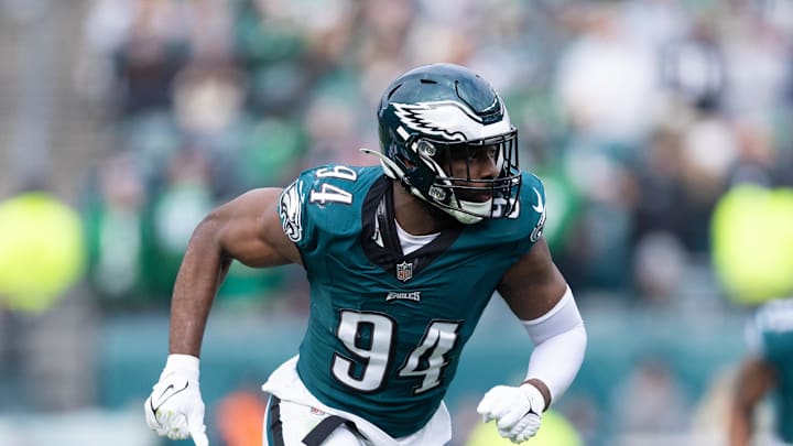 Eagles edge rusher Josh Sweat