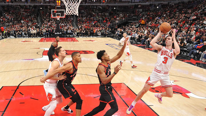 Chicago Bulls guard Josh Giddey (3) goes up for a shot during the first half against the Toronto Raptors at the United Center. Mandatory Credit: Patrick Gorski-Imagn Images Chicago Bulls guard Josh Giddey (3) goes up for a shot during the first half against the Toronto Raptors at the United Center. Mandatory Credit: Patrick Gorski-Imagn Images