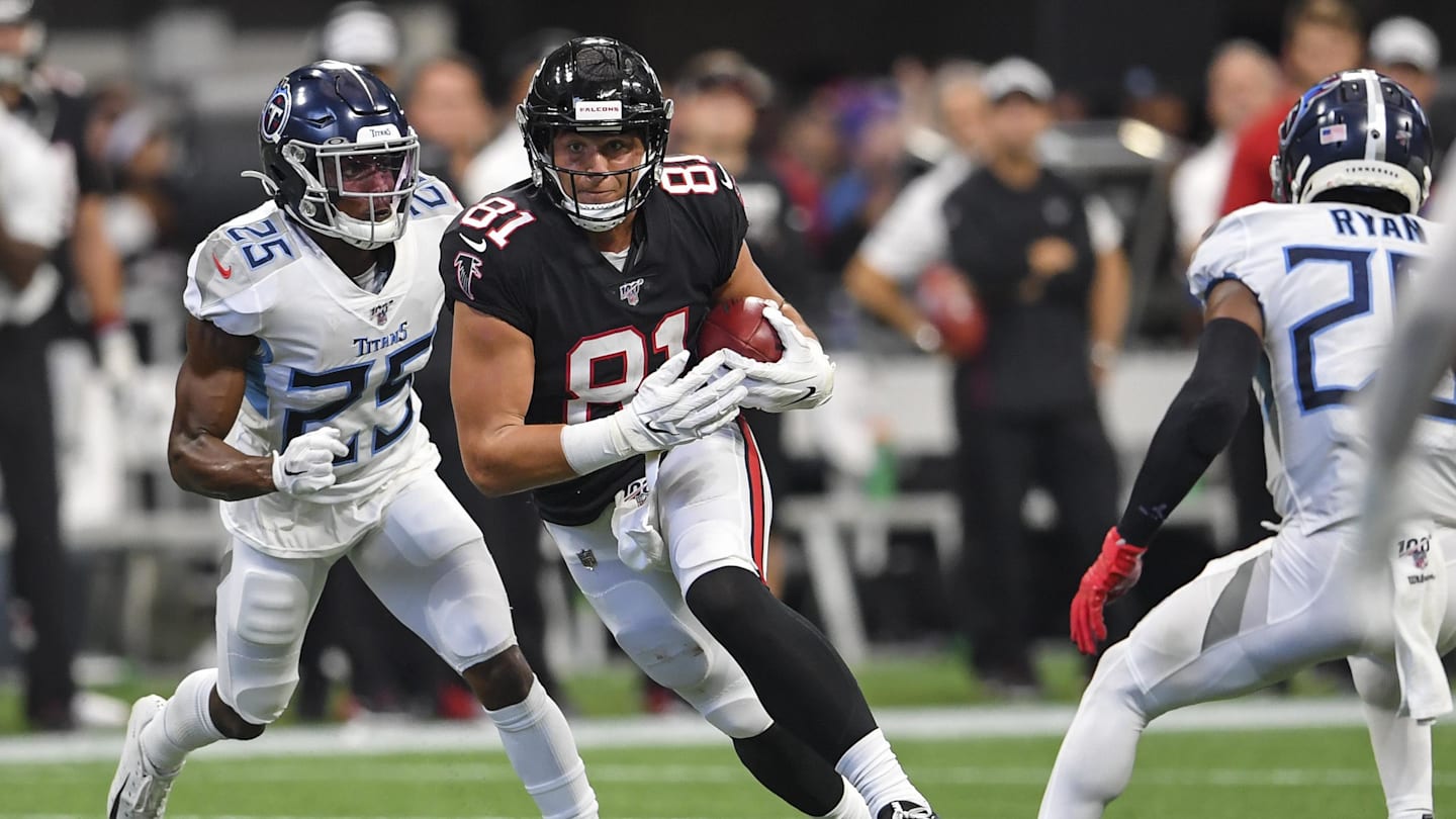 Falcons Bring Back Another Familiar Face at Tight End