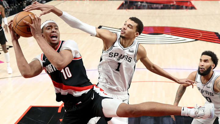 Moses Brown, Portland Trail Blazers (left); Victor Wembanyama, San Antonio Spurs