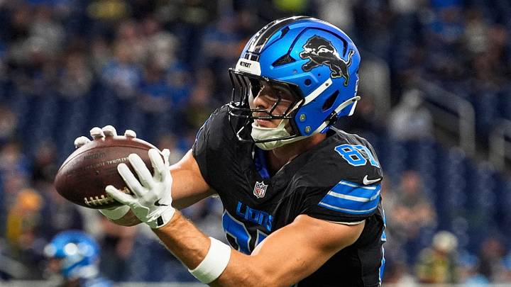 Detroit Lions tight end Sam LaPorta (87) warms up Detroit Lions tight end Sam LaPorta (87) warms up