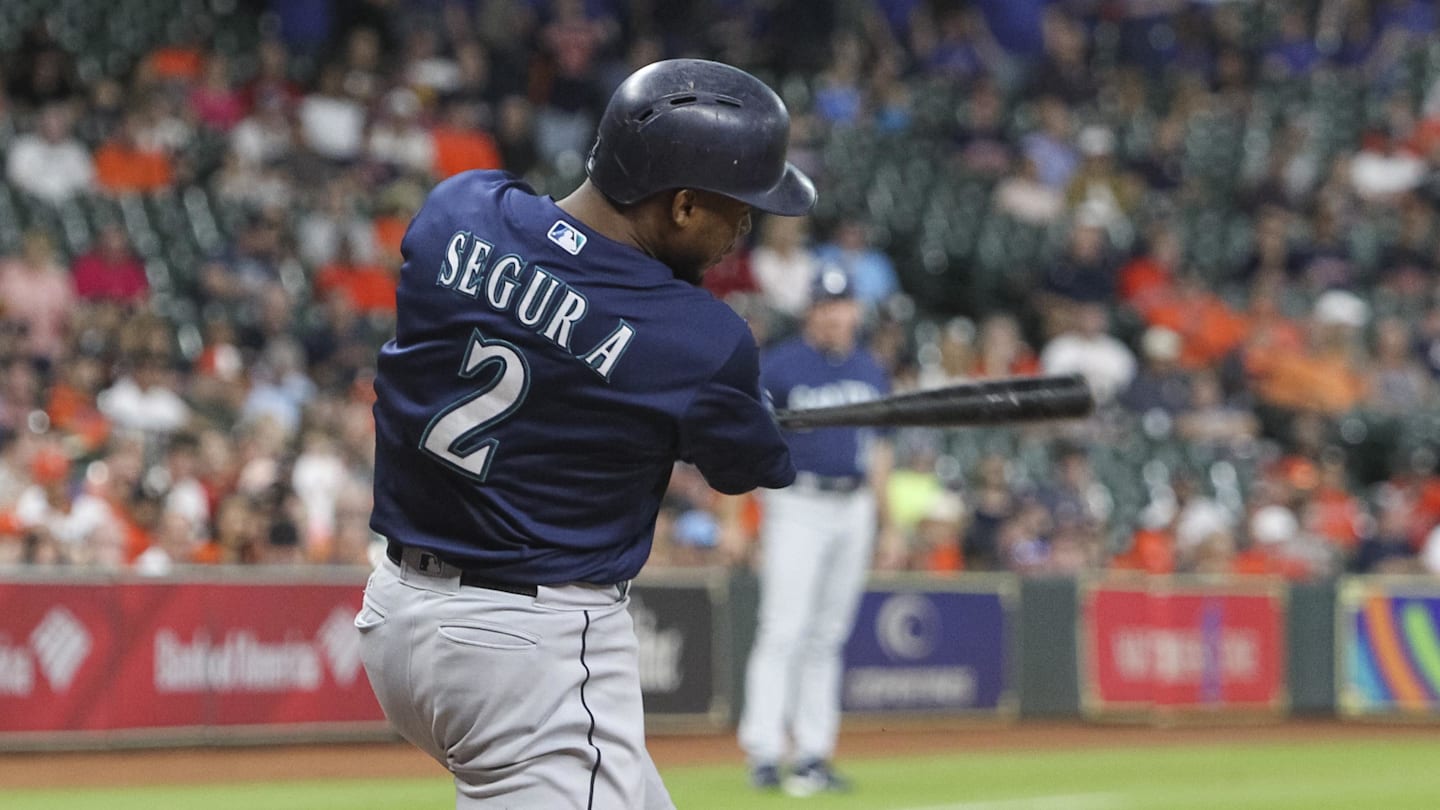 Former Seattle Mariners All-Star Goes Viral For Celebration in Dominican  Winter League