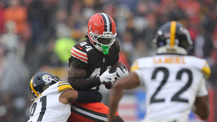 Cleveland Browns tight end Harold Fannin Jr. (44) brings down a pass over Pittsburgh Steelers defensive back Chuck Clark (21) during the first half of an NFL football game at Huntington Bank Field, Dec. 28, 2025, in Cleveland, Ohio. Cleveland Browns tight end Harold Fannin Jr. (44) brings down a pass over Pittsburgh Steelers defensive back Chuck Clark (21) during the first half of an NFL football game at Huntington Bank Field, Dec. 28, 2025, in Cleveland, Ohio.