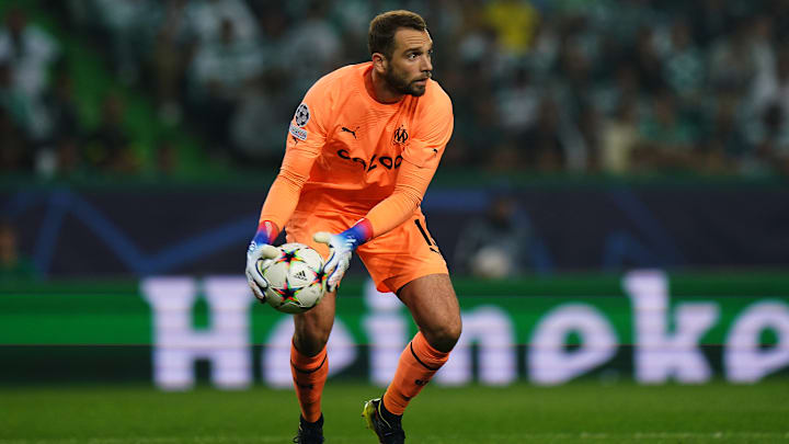 Pau Lopez a volé au secours de son coach.