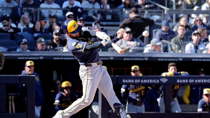 Milwaukee Brewers third baseman Vinny Capra (18) hits a solo home run against the New York Yankees during the third inning at Yankee Stadium in 2025.