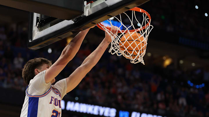 Mar 22, 2026; Tampa, FL, USA; Florida Gators forward Alex Condon (21) dunks the ball against the Iowa Hawkeyes in the second half during a second round game of the men's 2026 NCAA Tournament at Benchmark International Arena. Mandatory Credit: Matt Pendleton-Imagn Images