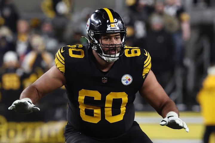 Dylan Coo, hậu vệ tấn công của đội Pittsburgh Steelers.