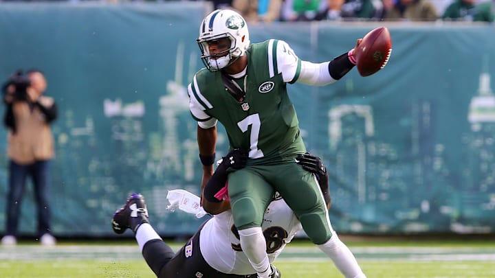 Oct 23, 2016; East Rutherford, NJ, USA; New York Jets quarterback Geno Smith (7) is tackled by Baltimore Ravens nose tackle Brandon Williams (98) during the first half at MetLife Stadium. Mandatory Credit: Ed Mulholland-Imagn Images Oct 23, 2016; East Rutherford, NJ, USA; New York Jets quarterback Geno Smith (7) is tackled by Baltimore Ravens nose tackle Brandon Williams (98) during the first half at MetLife Stadium. Mandatory Credit: Ed Mulholland-Imagn Images
