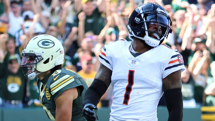 Chicago Bears CB Jaylon Johnson after allowing a touchdown at Lambeau Field. Mandatory Credit: Mike Dinovo-Imagn Images Chicago Bears CB Jaylon Johnson after allowing a touchdown at Lambeau Field. Mandatory Credit: Mike Dinovo-Imagn Images