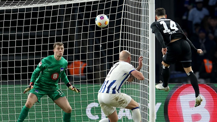 Der HSV bezwingt die Hertha Der HSV bezwingt die Hertha