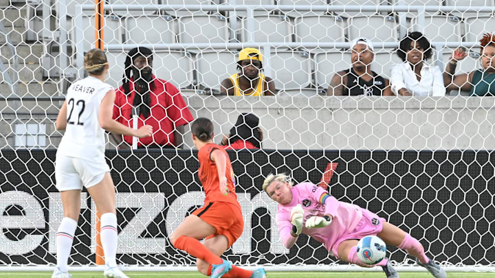 Jun 12, 2022; Houston, Texas, USA;  Houston Dash goalkeeper Jane Campbell (1) makes a save during