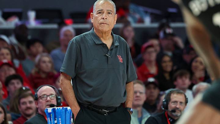 Houston basketball coach Kelvin Sampson