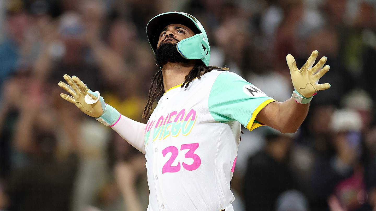 Fernando Tatis Jr. gifts Padres fans electrifying grand slam in
