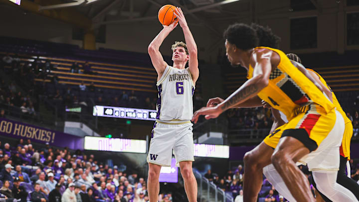 Hannes Steinbach had a big night in his Husky debut. Hannes Steinbach had a big night in his Husky debut.