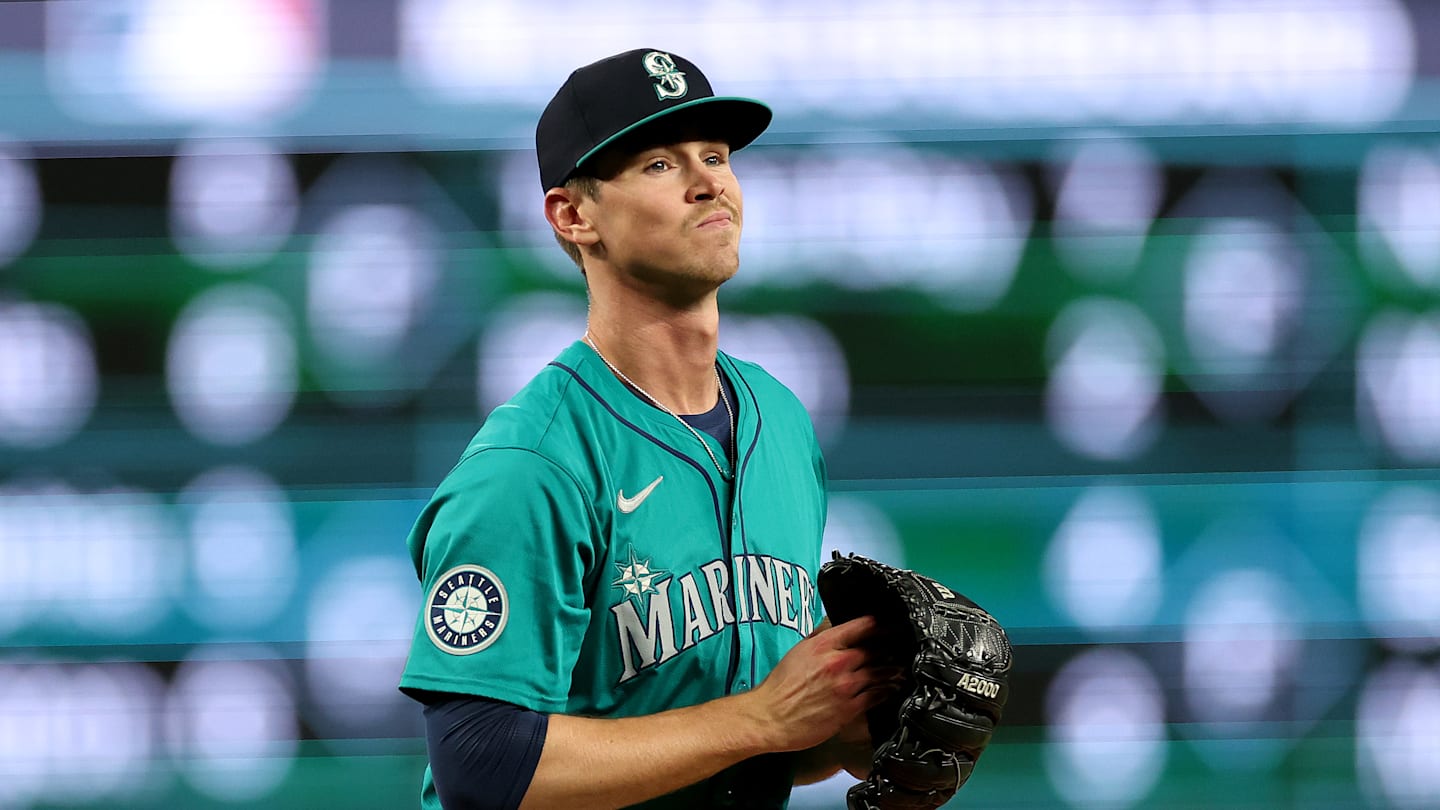 Reds fans exhale after Mariners' last-second pitching change opens door in finale