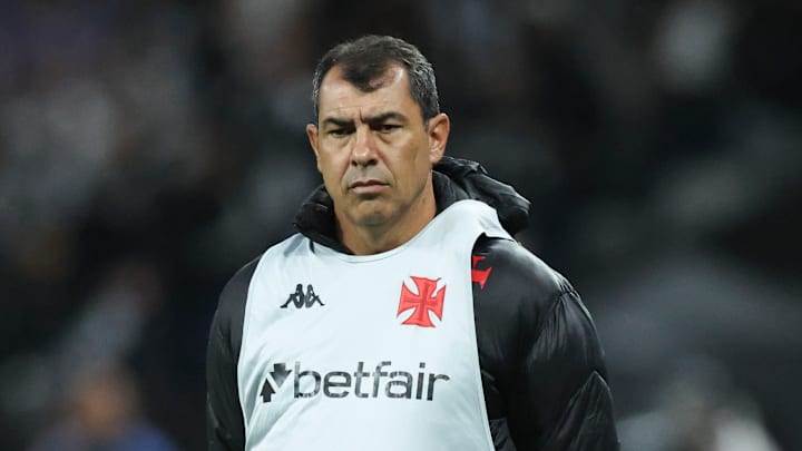 Fabio Carille, do Vasco, é um dos técnicos que corre risco de demissão na 5ª rodada do Brasileirão 2025