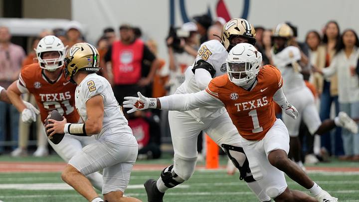 Nov 1, 2025; Austin, Texas, USA; Texas Longhorns defensive lineman Colin Simmons (1) reaches for Vanderbilt Commodores quarterback Diego Pavia (2) during the second half Darrell K Royal-Texas Memorial Stadium. Mandatory Credit: Scott Wachter-Imagn Images Nov 1, 2025; Austin, Texas, USA; Texas Longhorns defensive lineman Colin Simmons (1) reaches for Vanderbilt Commodores quarterback Diego Pavia (2) during the second half Darrell K Royal-Texas Memorial Stadium. Mandatory Credit: Scott Wachter-Imagn Images
