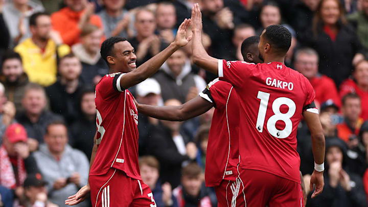 Ryan Gravenberch (links im Bild) ist beim FC Liverpool gesetzt