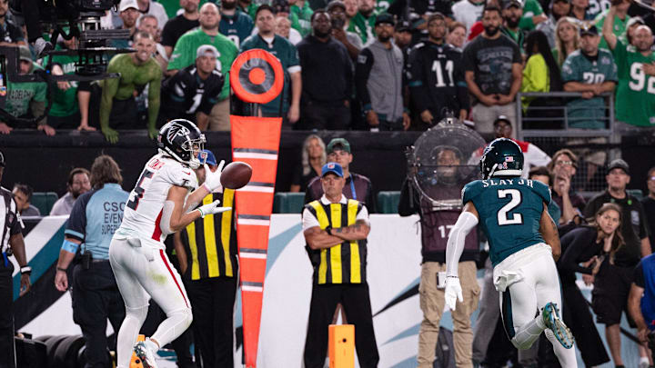 Sep 16, 2024; Philadelphia, Pennsylvania, USA; Atlanta Falcons wide receiver Drake London (5) catches a touchdown pass in front of Philadelphia Eagles cornerback Darius Slay Jr. (2) during the fourth quarter at Lincoln Financial Field. Mandatory Credit: Bill Streicher-Imagn Images