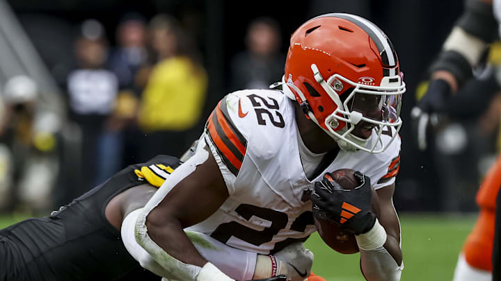 Cleveland Browns running back Dylan Sampson (22) attempts to run the ball during the second quarter at Acrisure Stadium. 