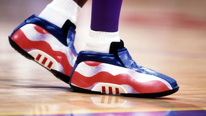 Los Angeles Lakers guard Kobe Bryant wearing the adidas KOBE 2 "USA" colorway in 2001.