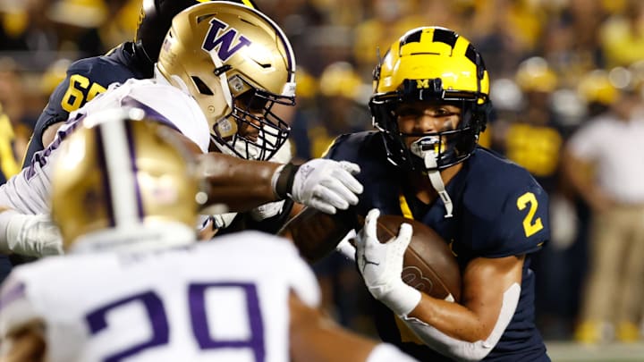 Michigan's Blake Corum runs for a second-half gain against the UW in 2021 in Ann Arbor..