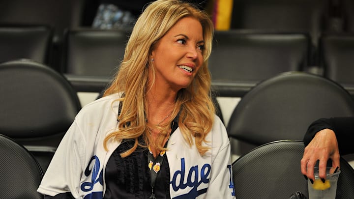 Buss también es fanática de los Dodgers de Los Angeles