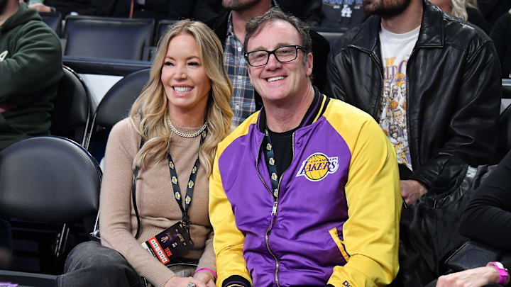 Jeanie Buss continuará dirigiendo a los Lakers desde el plano gerencial 