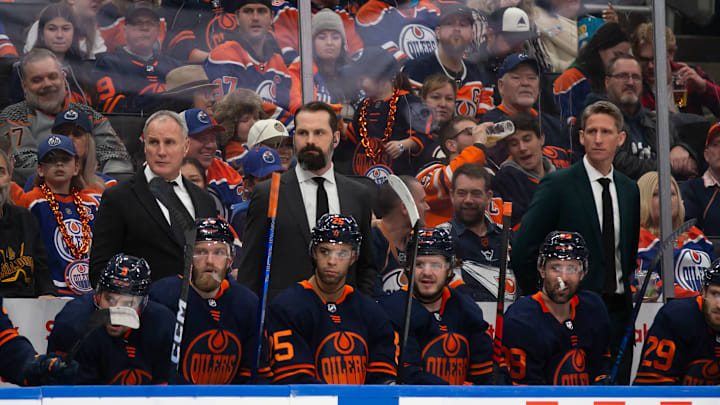 Chicago Blackhawks v Edmonton Oilers