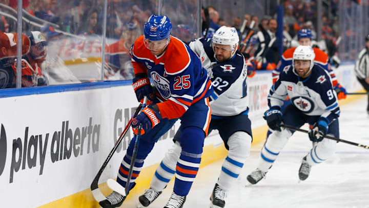 Winnipeg Jets v Edmonton Oilers