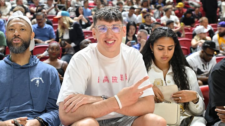 Los Angeles Lakers, Jake LaRavia