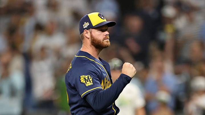 World Series: Milwaukee Brewers v Tampa Bay Rays - Game Three World Series: Milwaukee Brewers v Tampa Bay Rays - Game Three